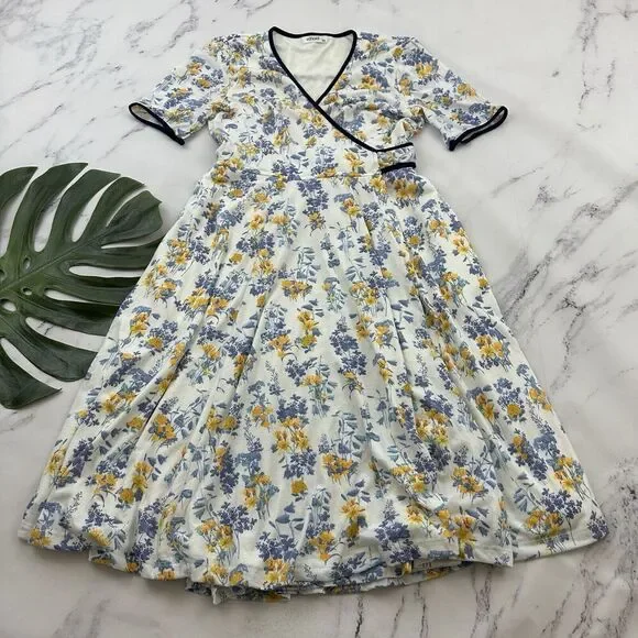 eshakti | Dresses | Eshakti Retro Wrap Dress Size M White Blue Floral  Pleated Pockets Fit Flare | Poshmark